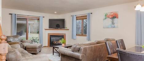 TV, fireplace, offices