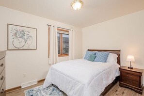 3 chambres, fer et planche à repasser, Wi-Fi, literie fournie