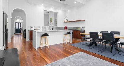 Luxury Stay 5 Mins From CBD - 3Bdrm, 2Bthrm