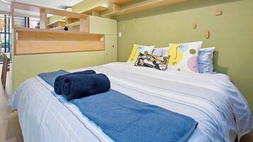 Iron/ironing board, WiFi, bed sheets