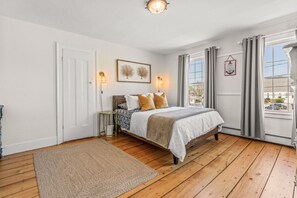 6 عدّة غرف نوم ومكتب ومكواة/لوح كي وسرير سفر