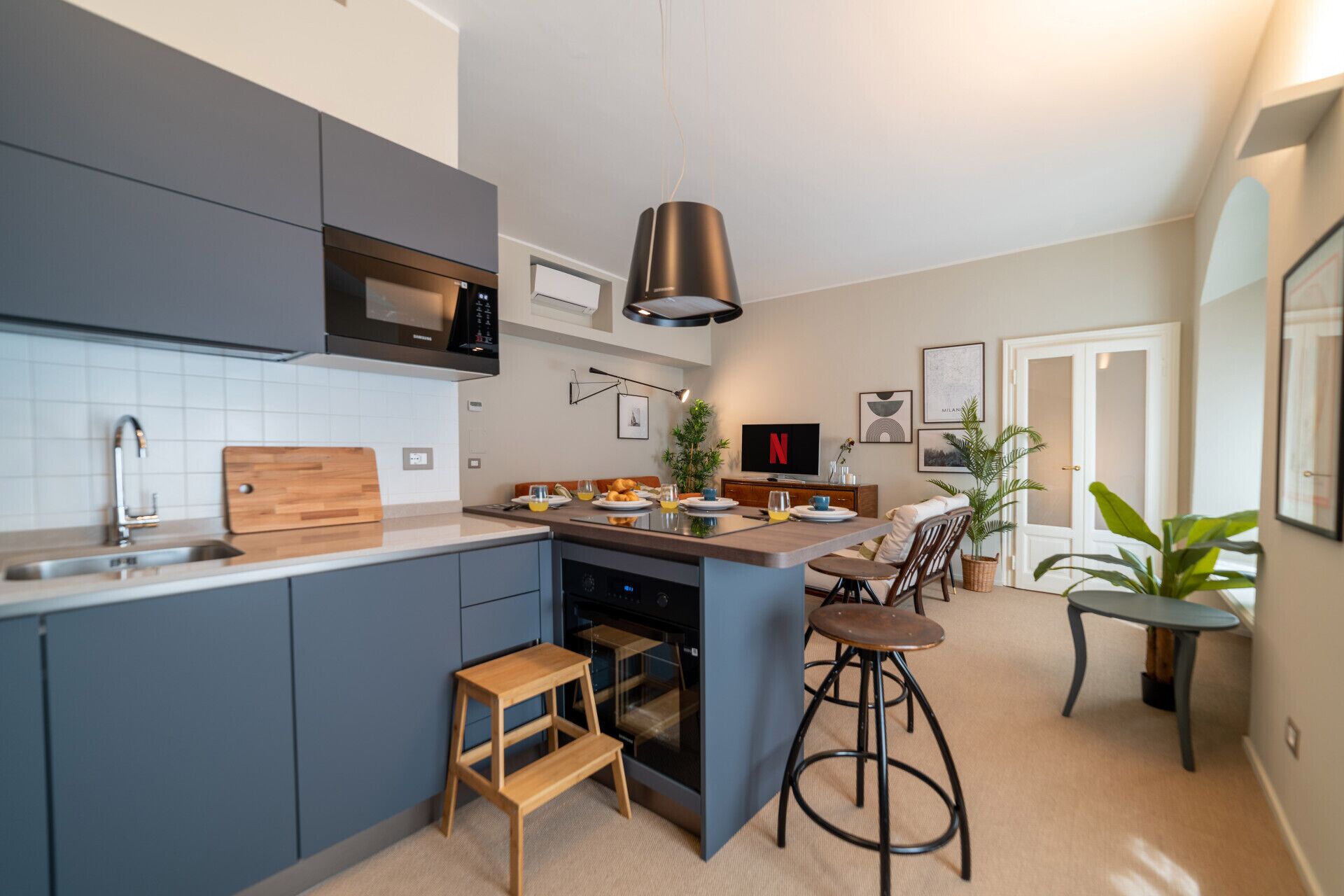 Kühlschrank, Mikrowelle, Ofen, Herdplatte