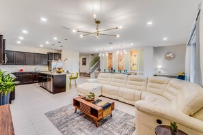 Fernseher, Tischfußball, Tischtennisplatte