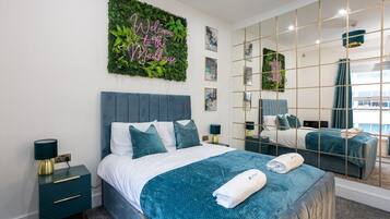 2 bedrooms, iron/ironing board, internet, bed sheets