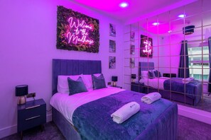 2 bedrooms, iron/ironing board, Internet, bed sheets