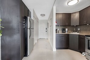 Refrigerador, microondas, horno y parrilla de estufa