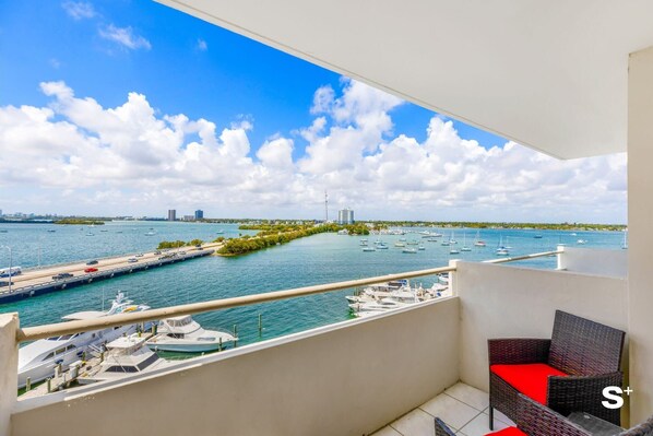 Property grounds - Waterfront Studio in the Heart of Miami | Skyline & Bay Views (North Bay Village)