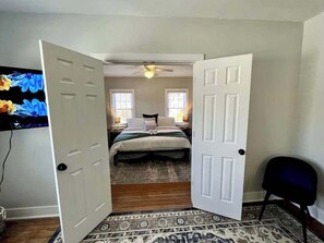 2 Schlafzimmer, Schreibtisch, Bügeleisen/Bügelbrett, WLAN