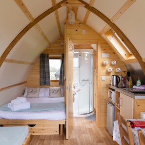 1 bedroom, bed sheets - Luxury, Wigwam Cabin With Electric hot tub (Port William)