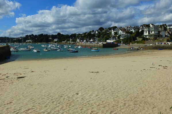 Beach nearby - Holiday Home in Locquirec near Sandy Beaches (Locquirec)