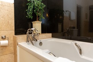 Poreamme, hiustenkuivaaja, pyyhkeet, saippua