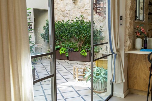 Urban Comfort with a Middle Eastern Flair