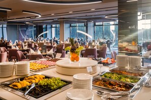 Free daily buffet breakfast - Hunguest Saliris (Egerszalók)