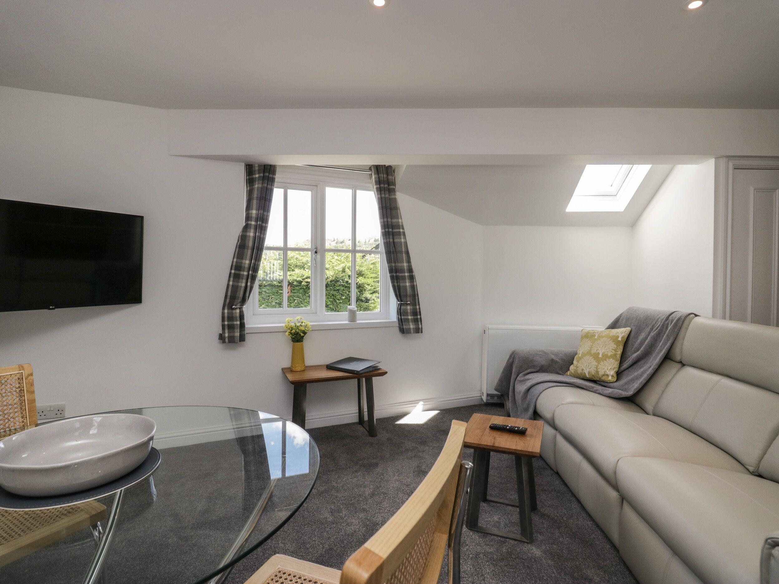 Betty's Loft, Character Holiday Cottage, With A Garden In Hawkshead - Coniston