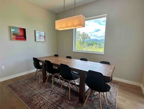 Dining - NEW Const Stowe Modern Sleeps 8. View: Mt Mansfield & river! Private, EV Charger (Stowe)