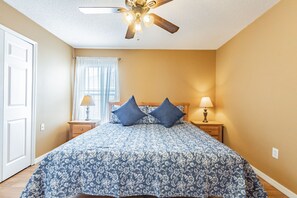 7 habitaciones, tabla de planchar con plancha, cuna de viaje y wifi