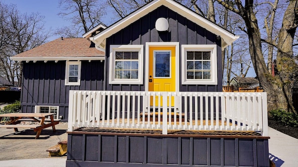 Exterior detail - Colonial Hotel & Suites - Bellevue Lodge (Grand Bend)