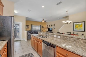 Micro-ondas, cafeteira/chaleira