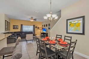 Dining - Splash Pool! Value! Resort 5 Mi 2 Disney! 8950 (Kissimmee)