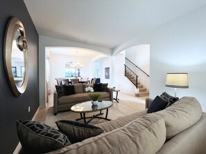 TV, fotballspill og kontorer