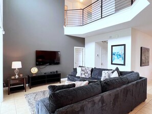 TV, fotballspill og kontorer