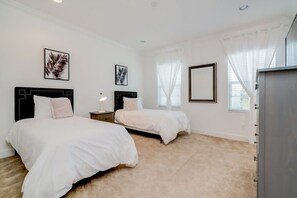 5 bedrooms, iron/ironing board, WiFi, bed sheets