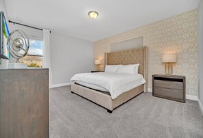 5 bedrooms, iron/ironing board, WiFi, bed sheets - Large Private Pool! Resort 8 Mi 2 Disney! 7673 (Kissimmee)