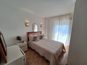 2 habitaciones, tabla de planchar con plancha y wifi gratis 