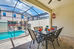 Outdoor dining - Solara Resort-1542 5BR · Pool · Disney (Kissimmee)
