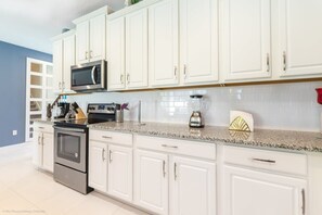 Fridge, microwave, oven, stovetop - Solara Resort-1542 5BR · Pool · Disney (Kissimmee)