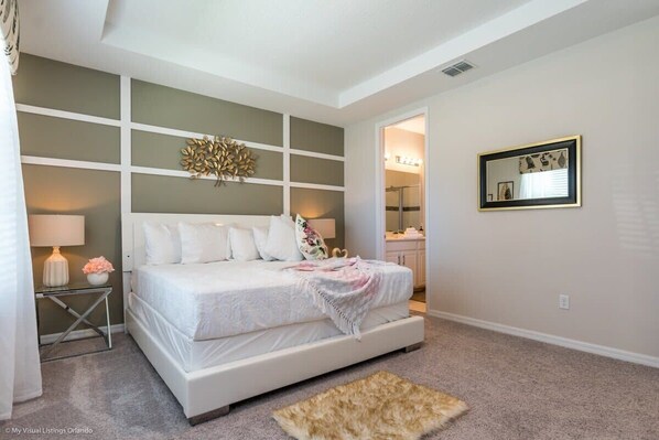 5 bedrooms, iron/ironing board, WiFi, bed sheets - Solara Resort-1542 5BR · Pool · Disney (Kissimmee)