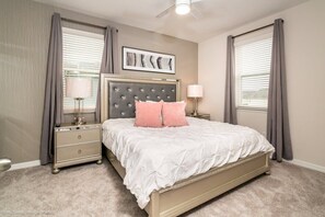 5 chambres, fer et planche à repasser, lit de bébé portatif, Wi-Fi