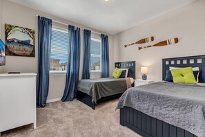 4 habitaciones, tabla de planchar con plancha, wifi y ropa de cama 