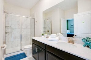 Een douche, een haardroger, handdoeken