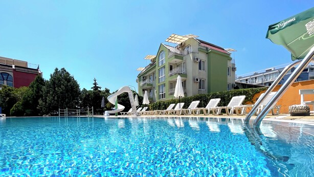 Seasonal outdoor pool - Mint Family Hotel (Nessebar)