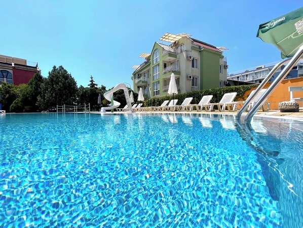 Seasonal outdoor pool - Mint Family Hotel (Nessebar)