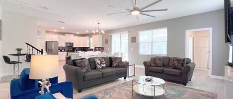 Fernseher, Tischfußball