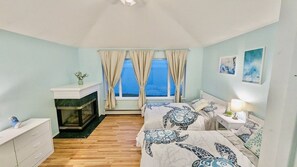 6 bedrooms, in-room safe, desk, iron/ironing board - Cozy 6BR Ocean Front Snow Mountain View Villa (Kenai)