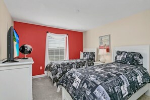 4 bedrooms, iron/ironing board, WiFi, bed sheets