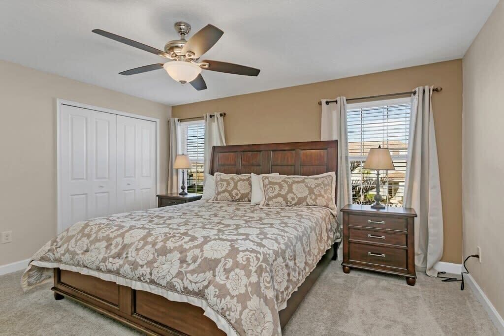 4 bedrooms, iron/ironing board, WiFi, bed sheets