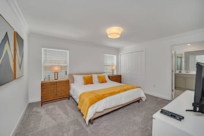 4 bedrooms, iron/ironing board, WiFi, bed sheets
