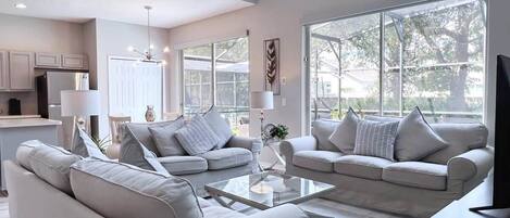 Fernseher, Videospiele, DVD-Player, Tischfußball