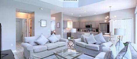 Televisión, videojuegos, reproductor de DVD y futbolito