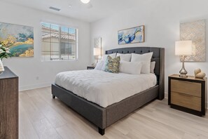 2 bedrooms, desk, iron/ironing board, free WiFi - Desert Serenity: Elegant townhome near PGA West in La Quinta, CA. (La Quinta)