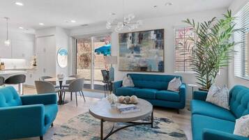 Smart-tv, een kantoor en een computerscherm