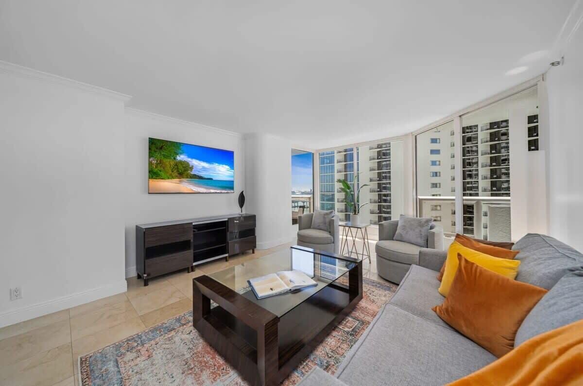 Televisión y oficina 