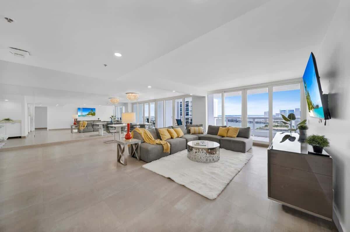 Télévision, espaces bureaux