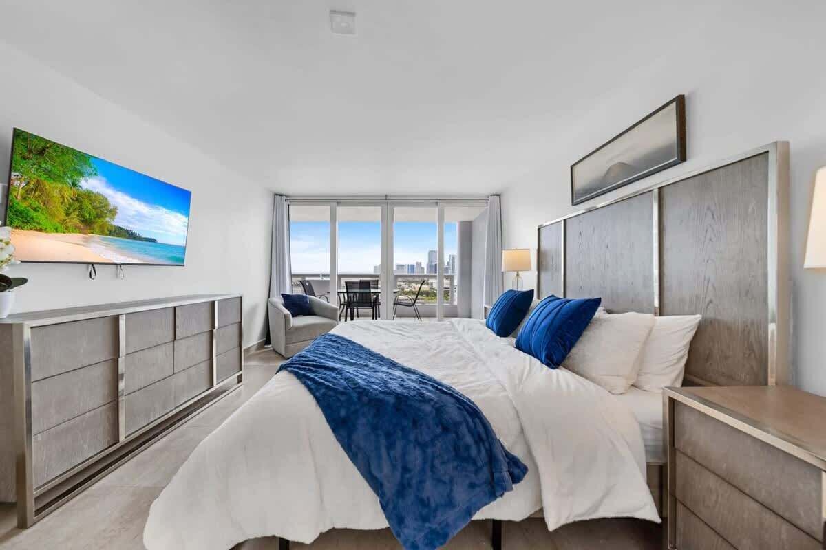 2 habitaciones, escritorio, tabla de planchar con plancha y wifi 