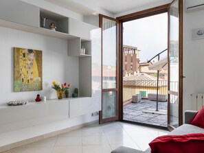 Living area - Siena: appartamento panoramico con terrazza, wi-fi e aria condizionata (Siena)