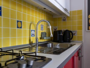 Refrigerador, horno, parrilla de estufa y lavavajillas 